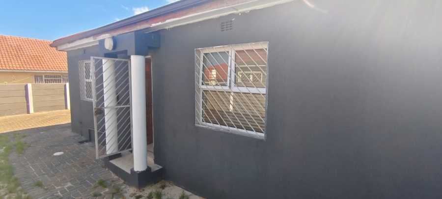 5 Bedroom Property for Sale in Strandfontein Village Western Cape
